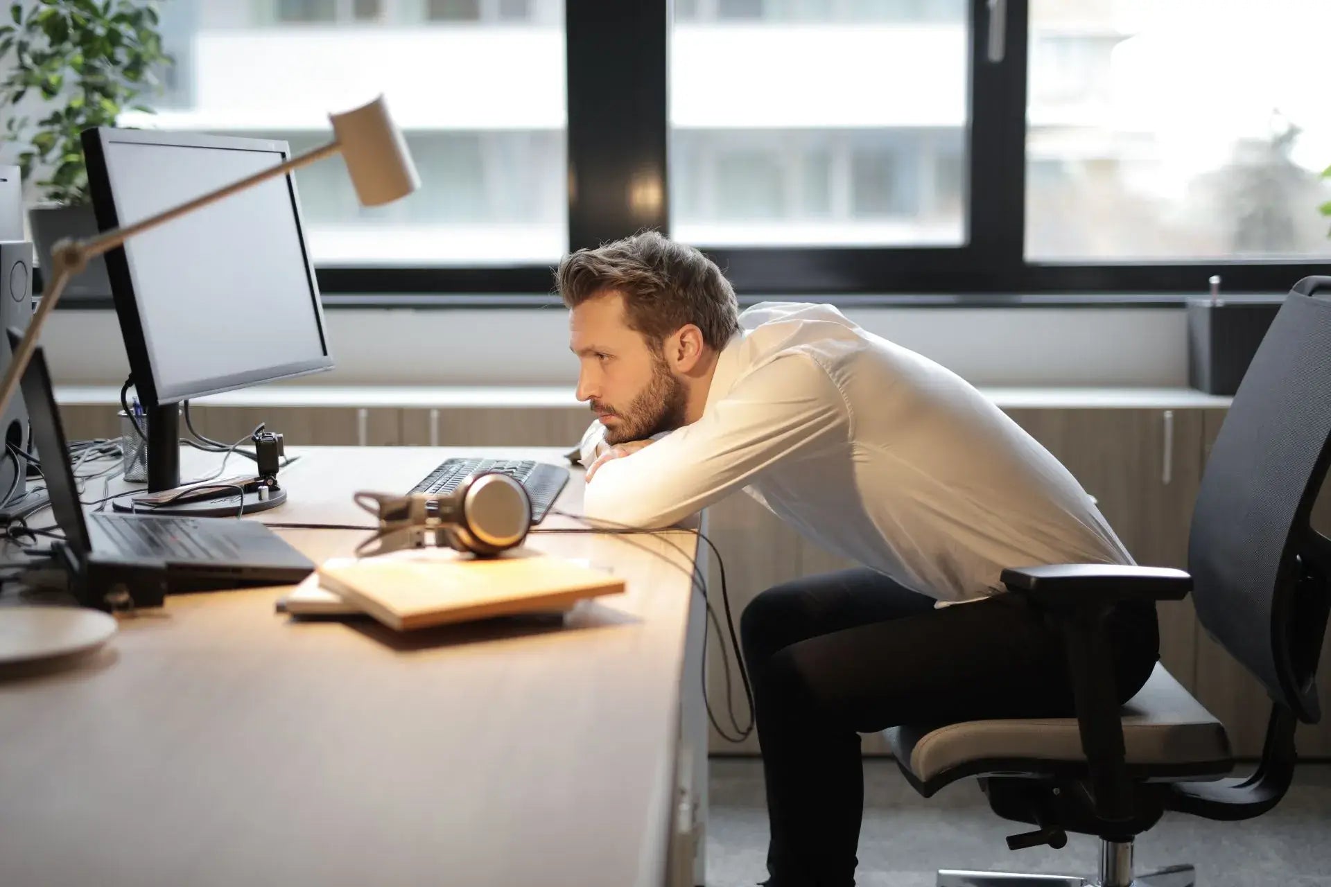 Comment adopter une bonne posture au bureau ?