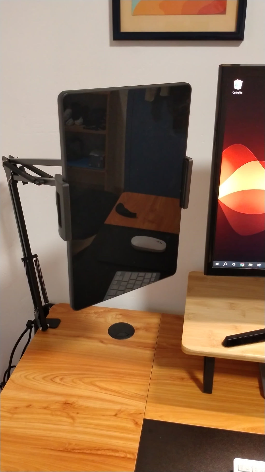 Bras articulé pour tablette